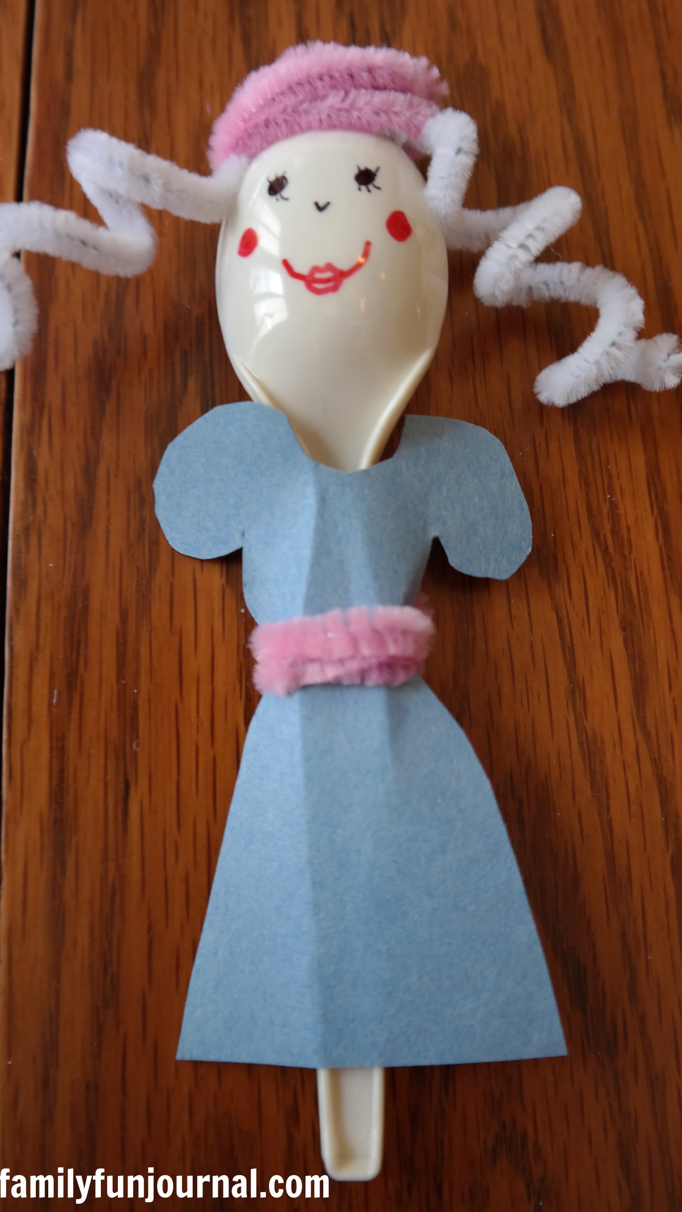 Plastic Spoon Puppets - Family Fun Journal